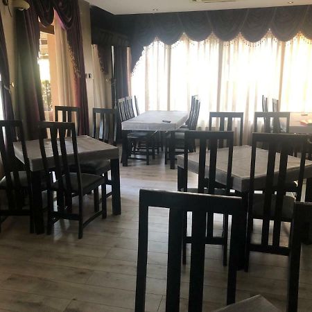 Hotel Condor Drobeta Turnu Severin Buitenkant foto