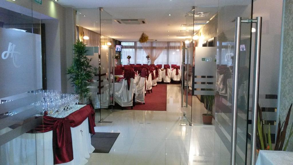 Hotel Condor Drobeta Turnu Severin Buitenkant foto