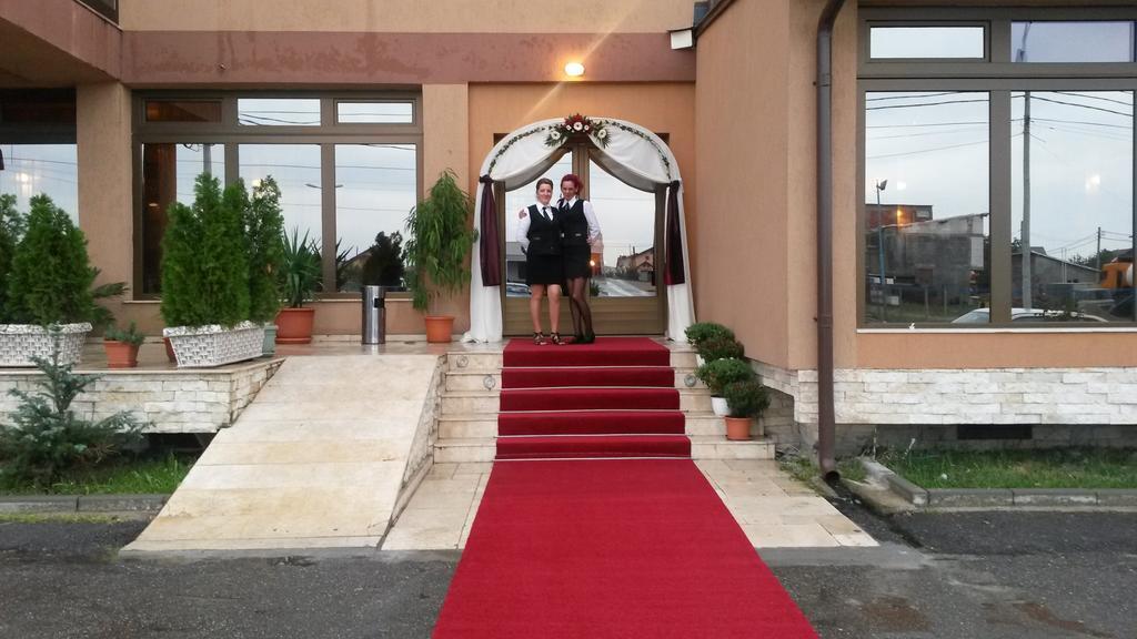 Hotel Condor Drobeta Turnu Severin Buitenkant foto