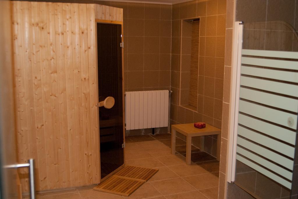 Hotel Condor Drobeta Turnu Severin Buitenkant foto