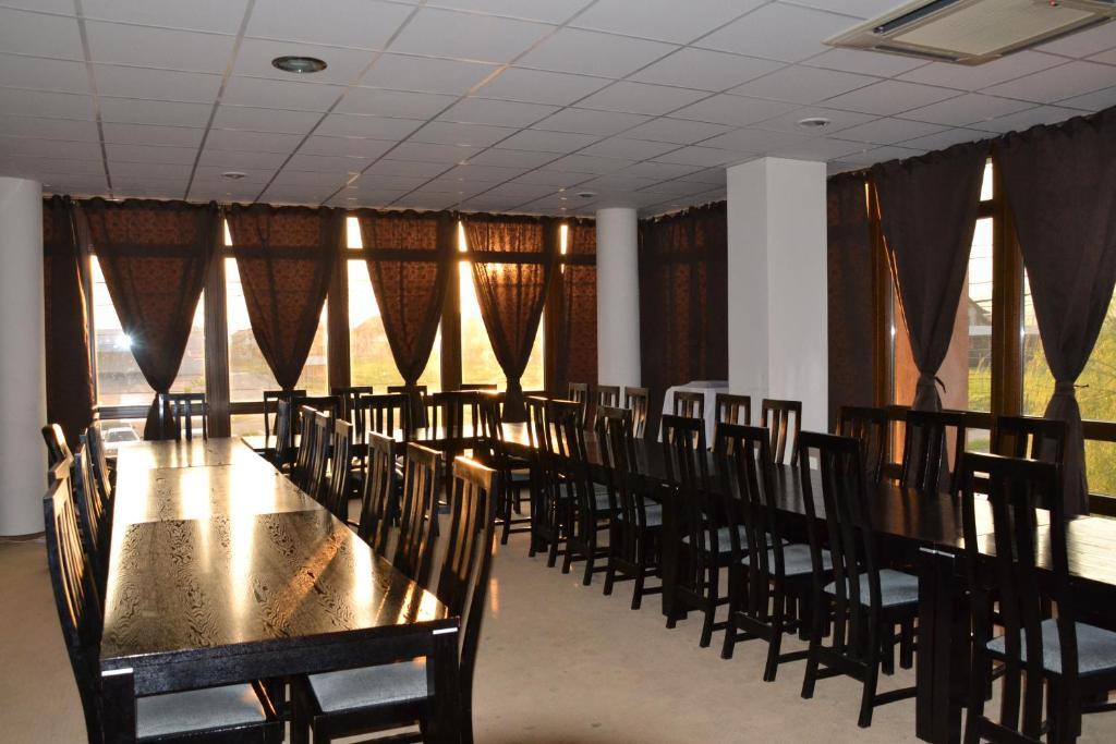 Hotel Condor Drobeta Turnu Severin Buitenkant foto