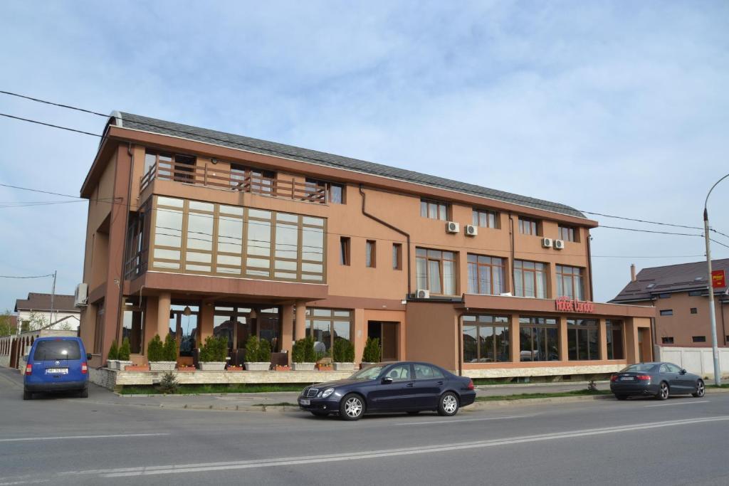 Hotel Condor Drobeta Turnu Severin Buitenkant foto